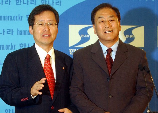 1996년에 홍준표와 이재오와 김문수는 신한국당의 개혁적인 초선 의원이었다. 2003년에 홍준표와 이재오는 당 지도부가 되었다. 그때는 당 이름이 한나라당이었다. 촬영 윤운식 기자.