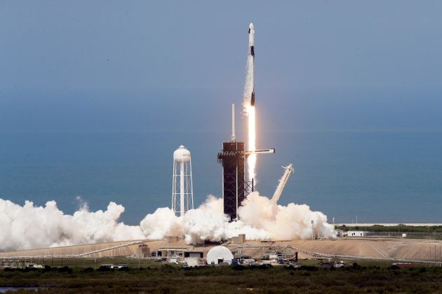미국 민간 우주개발기업 SpaceX가 발사한 유인 우주선 크루 드래곤