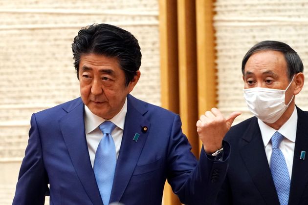 아베 신조 일본 총리와 스가 요시히데 관방장관 