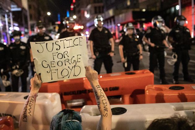 조지 플로이드의 사망으로 촉발된 시위는 미국 전역으로 번져 계속되고 있다. 뉴욕. 2020년 5월31일.