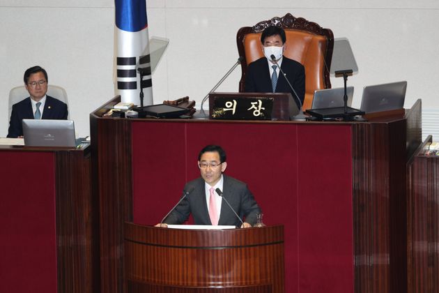5일 오전 서울 여의도 국회에서 열린 제21대 국회 첫 본회의에서 주호영 미래통합당 원내대표가 의사진행발언을 하고 있다.