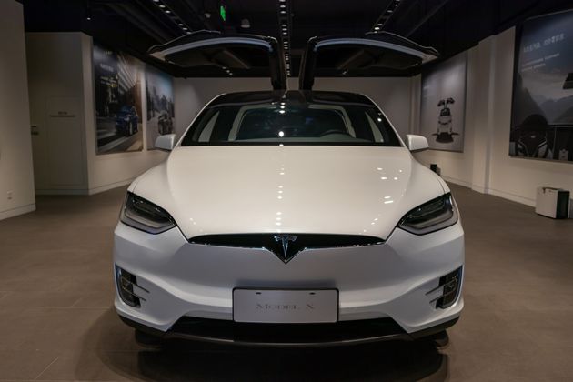 2020년 5월 9일 중국 상하이 테슬리 체험센터에 전시된 전기차 모델 X