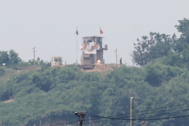 남쪽에서 바라본 비무장지대(DMZ) 북한군 초소. 2020년 6월16일.