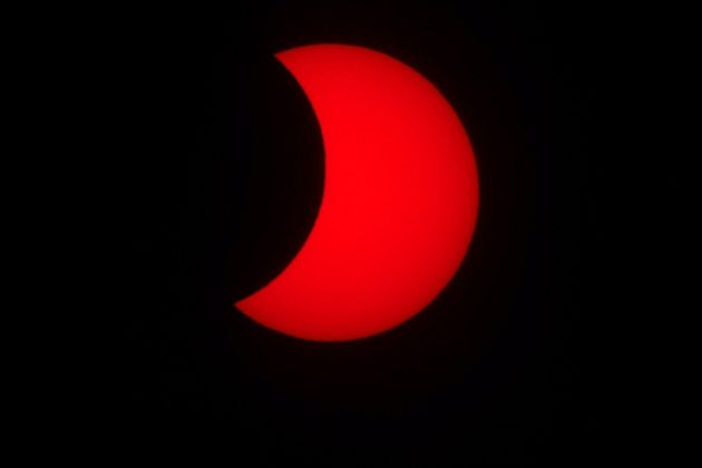 21일 오후 광주 북구 국립광주과학관에서 바라본 태양이 달에 의해 가려져 있다.
