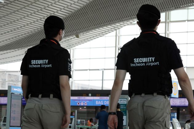 인천국제공항 보안 직원들