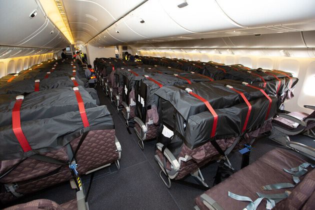 인천공항에서 미국 시카고로 향하는 여객기 KE037편에 기내 좌석에 ‘카고 시트백’(Cargo Seat Bag)을 장착한 화물이 실려있다