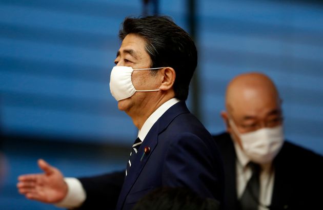 마스크를 쓴 일본 아베 신조 총리. 2020. 5. 25. 