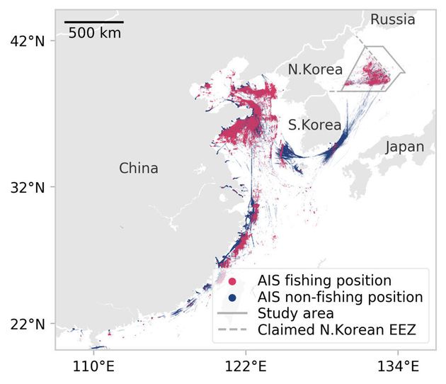 동북아 지역 어선들의 조업 영역을 표시한 지도. 붉은색은 식별 장치가 있는 어선, 푸른색은 어선 이외의 선박 움직임을 표시하고 있다.