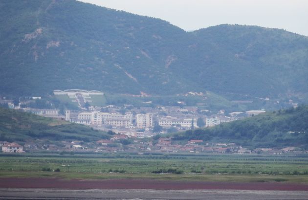인천 강화군 접경지역에서 바라본 북한 마을