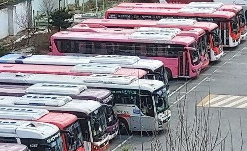 (자료사진) 수원시외버스터미널에 버스가 줄지어 서 있다. 2020.3.19