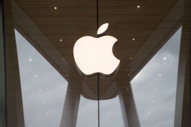 애플이 미국 상장기업 중에서 처음으로 장중 시가총액 2조달러를 돌파했다.