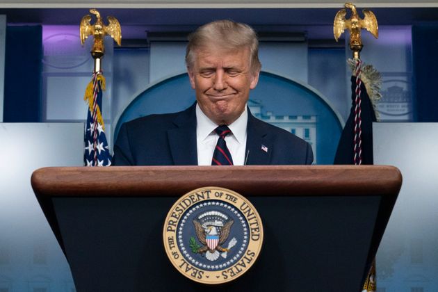 도널드 트럼프 미국 대통령이 백악관 브리핑에서 발언 도중 미소를 짓고 있다. 2020년 8월23일.