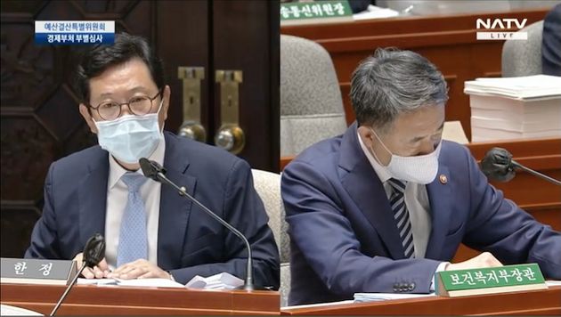 31일 국회에서 열린 예산결산특별위원회 경제부처 심사에서 김한정 더불어민주당 의원이 박능후 보건복지부 장관에게 질의를 하고 있다.