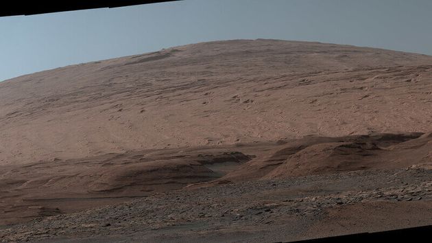높이 5천미터가 넘는 화성의 샤프산 봉우리.