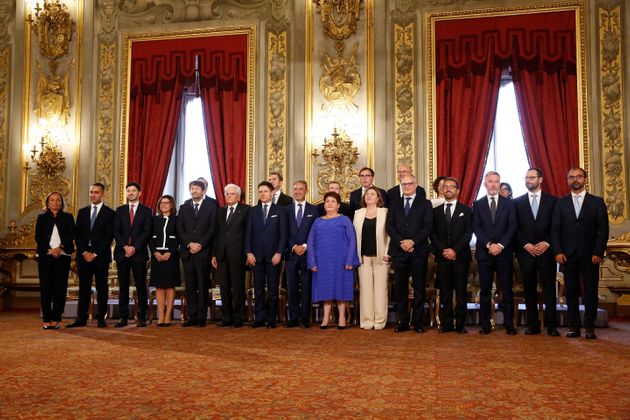 테레사 벨라노바는 9월 5일 로마에서 열린 이탈리아 각료들의 취임 선서식에서 선명한 파란색 드레스를 입었다.