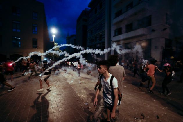 레바논에서는 폭발 사고 이후 반정부 시위가 계속되고 있다. 베이루트, 레바논. 2020년 8월9일.
