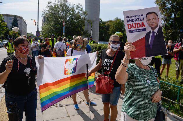 성소수자 탄압 정책을 내세운 안제이 두다 폴란드 대통령에 반발하는 시위