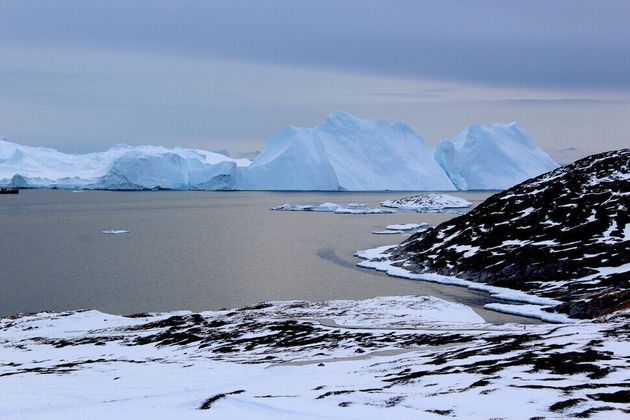 그린란드 빙하는 2000년대 들어 연간 500기가톤의 얼음을 유실하고 있다. 미국 연구팀은 “유실량이 새로 쌓이는 눈의 양을 뛰어넘어 ‘되돌릴 수 없는 상태’에 접어들었다”고 밝혔다.