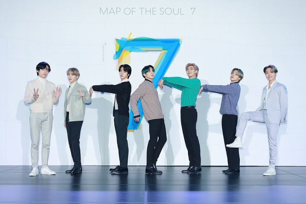 방탄소년단(BTS)이 서울 삼성동 코엑스에서 열린 정규 4집 ‘맵 오브 더 소울(MAP OF THE SOUL) : 7’ 발매 글로벌 기자간담회에 참석해 포즈를 취하고 있다. 2020.2.24