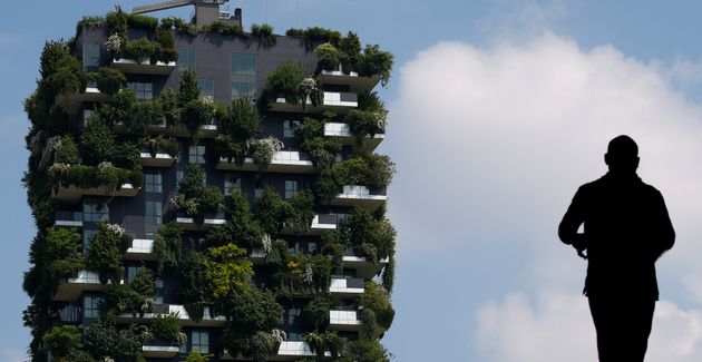 이탈리아 건축가 스테파노 보에리가 밀란에 만든 'Bosco Verticale'. 2018년 5월.
