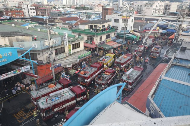 21일 화재가 발생한 서울 동대문구 제기동 청량리 청과물시장
