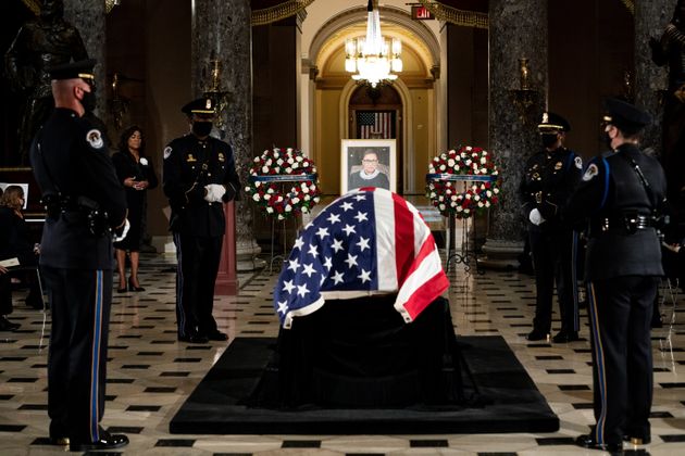루스 베이더 긴즈버그 미국 연방대법관의 장례식이 워싱턴DC에 위치한 의사당에서 거행됐다. 고인은 여성으로는 최초로 의사당에 안치됐다. 2020년 9월25일.</p></div>
<p>RBG-personal-trainer-pays-tribute