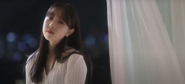 Eyes On You 뮤직비디오 중에서