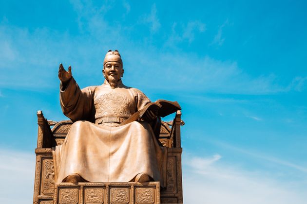 2016년 5월 7일에 찍은 광화문 광장의 세종대왕 동상.