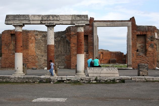 자료사진: 2015년 10월 관광객들이 폼페이 유적지를 찾은 모습.