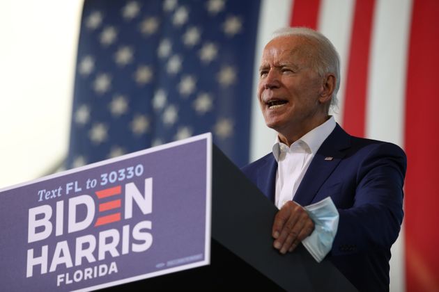민주당 대선후보 조 바이든이 선거 유세를 하고 있다. 미라마, 플로리다주. 2020년 10월13일.