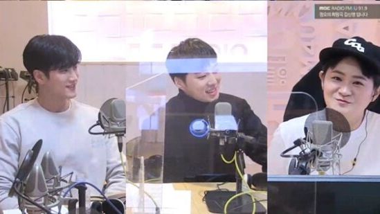 MBC FM4U ‘정오의 희망곡 김신영입니다’ 보이는 라디오 캡쳐