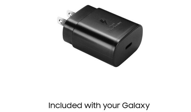 삼성전자는 애플이 아이폰12 기본 구성품에 충전기를 빼자 '갤럭시에는 충전기가 포함돼있다'는 SNS 마케팅을 하고있다.