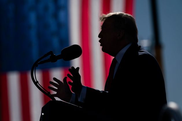 트럼프 대통령이 연설을 하고 있다. 피닉스, 애리조나주. 2020년 10월28일.