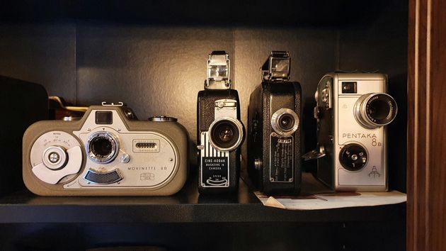1900년대 중반에 출시된 영화 촬영용 8mm 카메라들. 국내에서는 더이상 현상할 수 없다. 셔터를 눌렀을 때 돌아가는 필름 소리가 매력적이다.