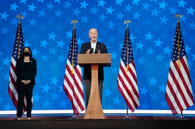 민주당 조 바이든 후보가 부통령 후보 카말라 해리스와 함께 기자회견을 열어 개표 결과를 침착하게 지켜볼 것을 당부하고 있다. 윌밍턴, 델라웨어. 2020년 11월5일.