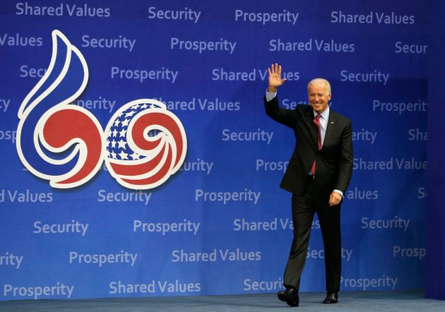 (자료사진) 2013년 12월6일 - 조 바이든 당시 미국 부통령이 연세대학교에서 열린 강연을 위해 입장하고 있다.