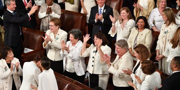 2019년 2월 국정연설에서 흰옷을 입은 여성 의원들