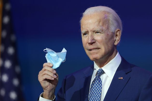 조 바이든 미국 대통령 당선인이 코로나19 자문위원회 첫 회의를 마친 뒤 브리핑을 열었다. 그는 미국인들에게 마스크를 꼭 착용해달라고 호소했다. 윌밍턴, 델라웨어주. 2020년 11월9일.