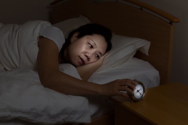 수면 전문가가 잠자리에 들기 전 밤에 절대 하지 않는 9가지! (팁)