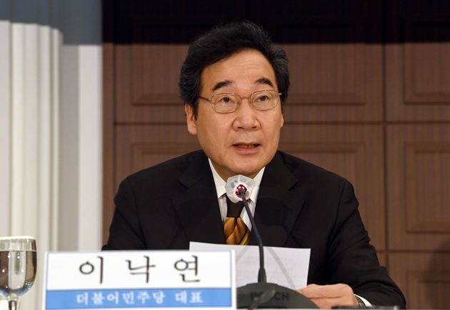 더불어민주당 이낙연 대표가 17일 오전 서울 프레스센터에서 열린 관훈토론회에 참석해 모두발언을 하고 있다.