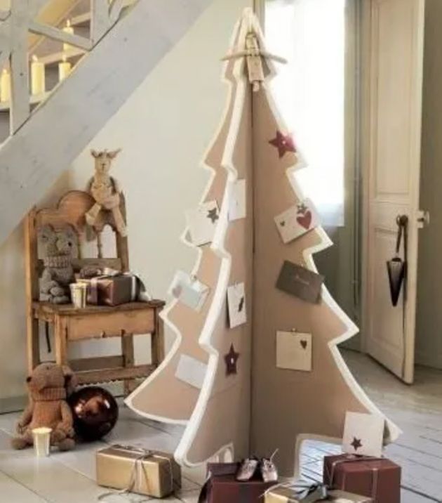 진짜 나무를 사지 않아도 '크리스마스 트리 만들기'가 가능한 DIY 아이디어들