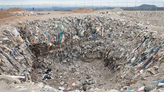 2019년 1월 17일 제주에서 가장 큰 매립시설인 제주 제주시 회천동 회천매립장에 각종 쓰레기가 매립돼 있다.