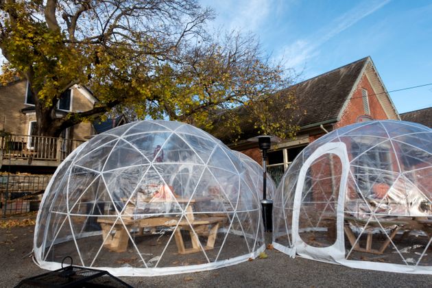 코로나19 대유행 중 식당 이용 시 최대한 안전하게 식사하는 방법