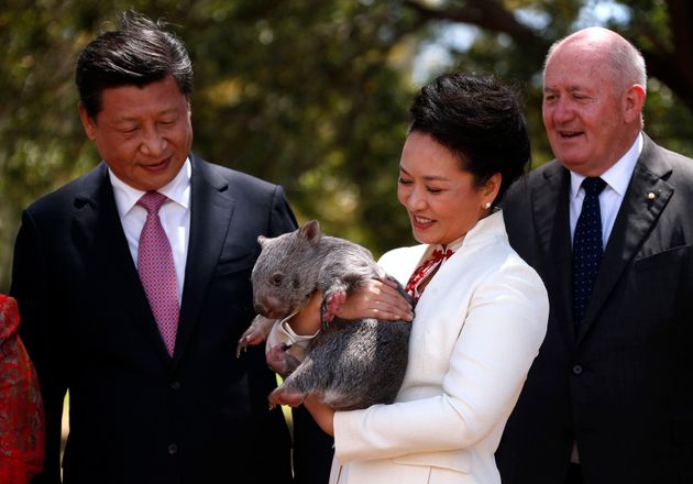 (자료사진) 캔버라, 호주. 2014년 11월17일 - 호주를 방문한 시진핑 중국 국가주석과 아내 펑리위안 여사의 모습.