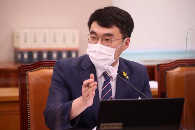 김남국 더불어민주당 의원이 22일 서울 여의도 국회에서 열린 법제사법위원회의 대검찰청에 대한 국정감사에서 질의를 하고 있다. 2020.10.22