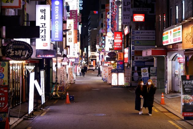 (자료사진) 사회적 거리두기가 강화된 서울에서 거리가 한적한 모습을 보이고 있다. 2020년 12월8일. 
