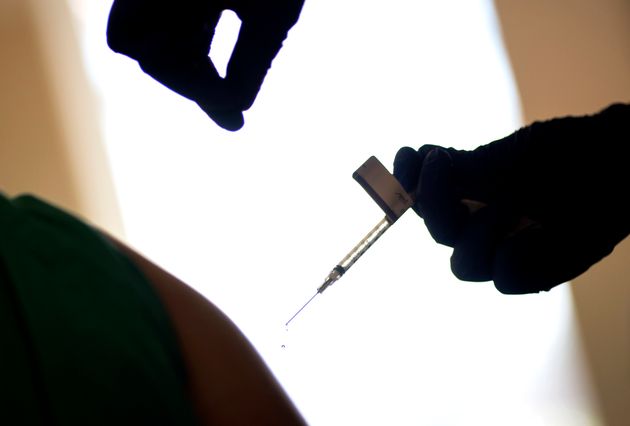 화이자/바이오앤테크의 코로나19 백신은 영국과 미국 등에서 대규모 접종에 돌입했다. 