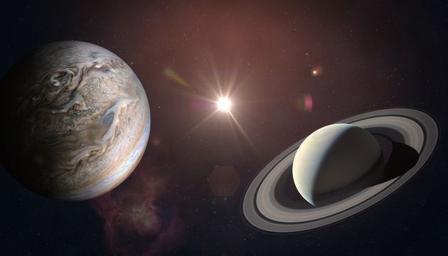목성과 토성이 가까워지고 있다. 왼쪽 지구, 가운데 목성, 오른쪽 토성. 우주에서 바라보면 이렇다. NASA 제공 이미지.