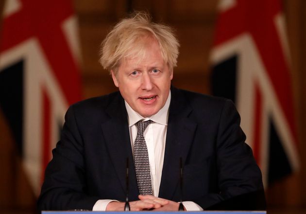 보리스 존슨 영국 총리가 코로나19 브리핑을 하고 있다. 영국은 최근 코로나19 확진자가 급증한 런던과 잉글랜드 남동부 지역에 최고 단계의 봉쇄조치를 도입했다. 2020년 12월16일.