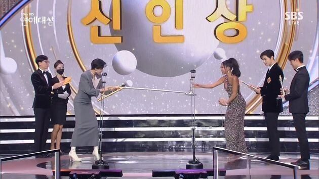 SBS 연예대상에서의 시상은 '만능 팔' 빼고는 예년과 크게 다르지 않았다.